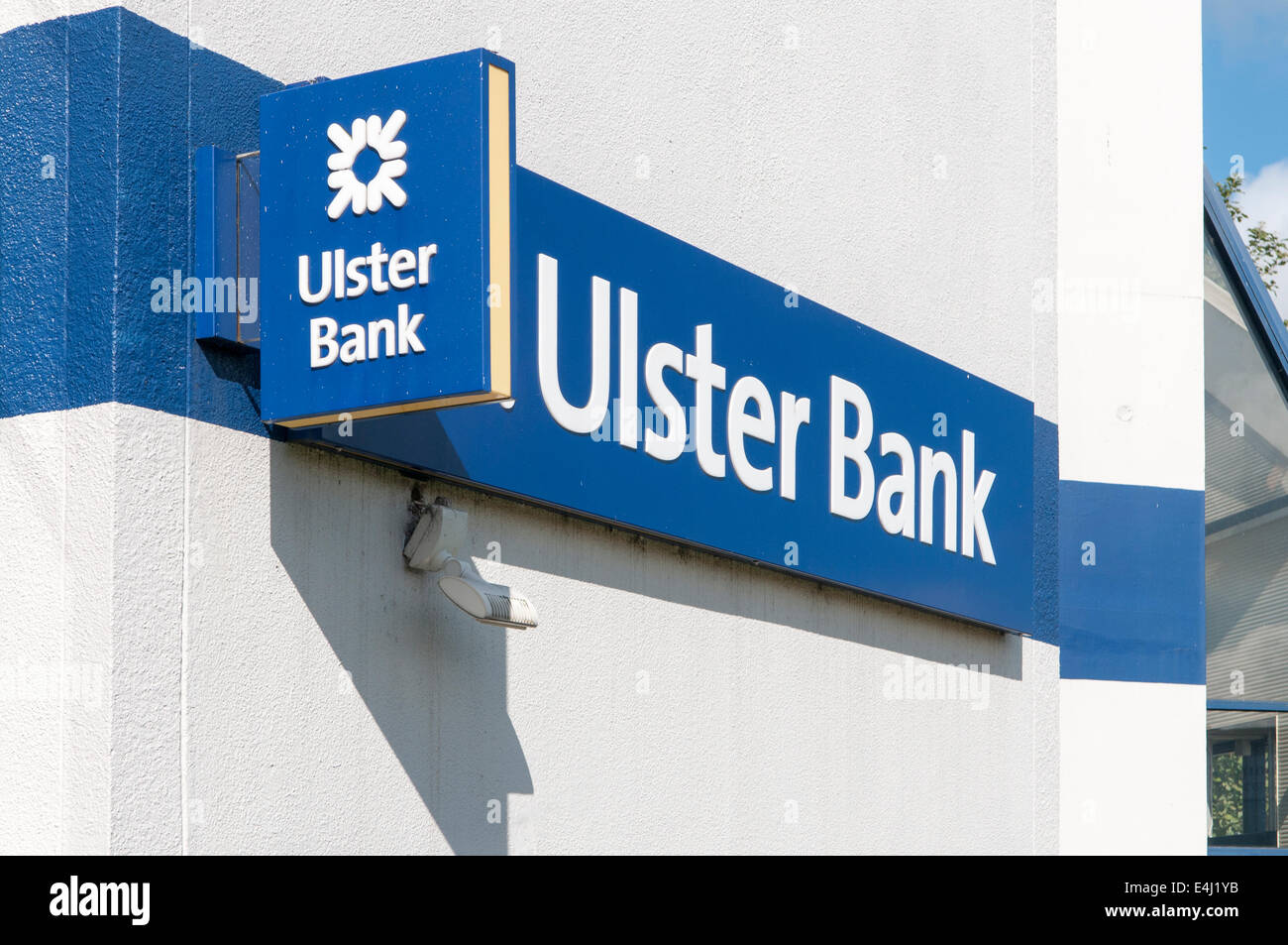 Inscrivez-vous à l'extérieur d'une succursale bancaire de l'Ulster. Banque D'Images