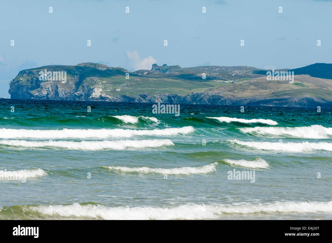En regardant la mer en direction de Horn Head, Donegal, Irlande. Banque D'Images