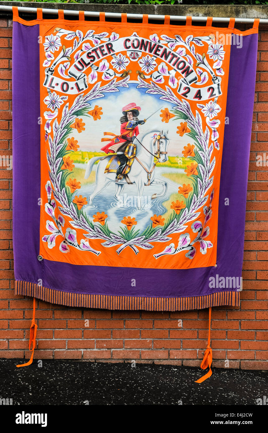 Une bannière Orange avec les mots 'Convention' de l'Ulster et une photo du roi Guillaume III d'Orange (King Billy) sur son cheval, cross Banque D'Images