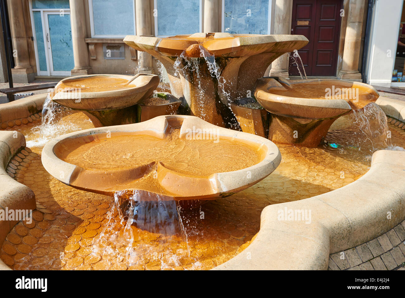 Le centre-ville d''eau Flowform Warwickshire Nuneaton Banque D'Images