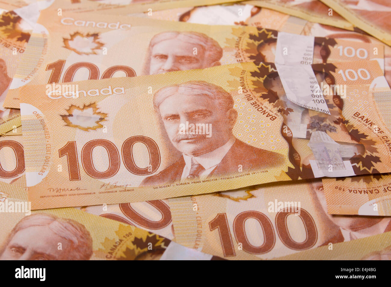 Image aléatoire de 100 dollar bills Banque D'Images