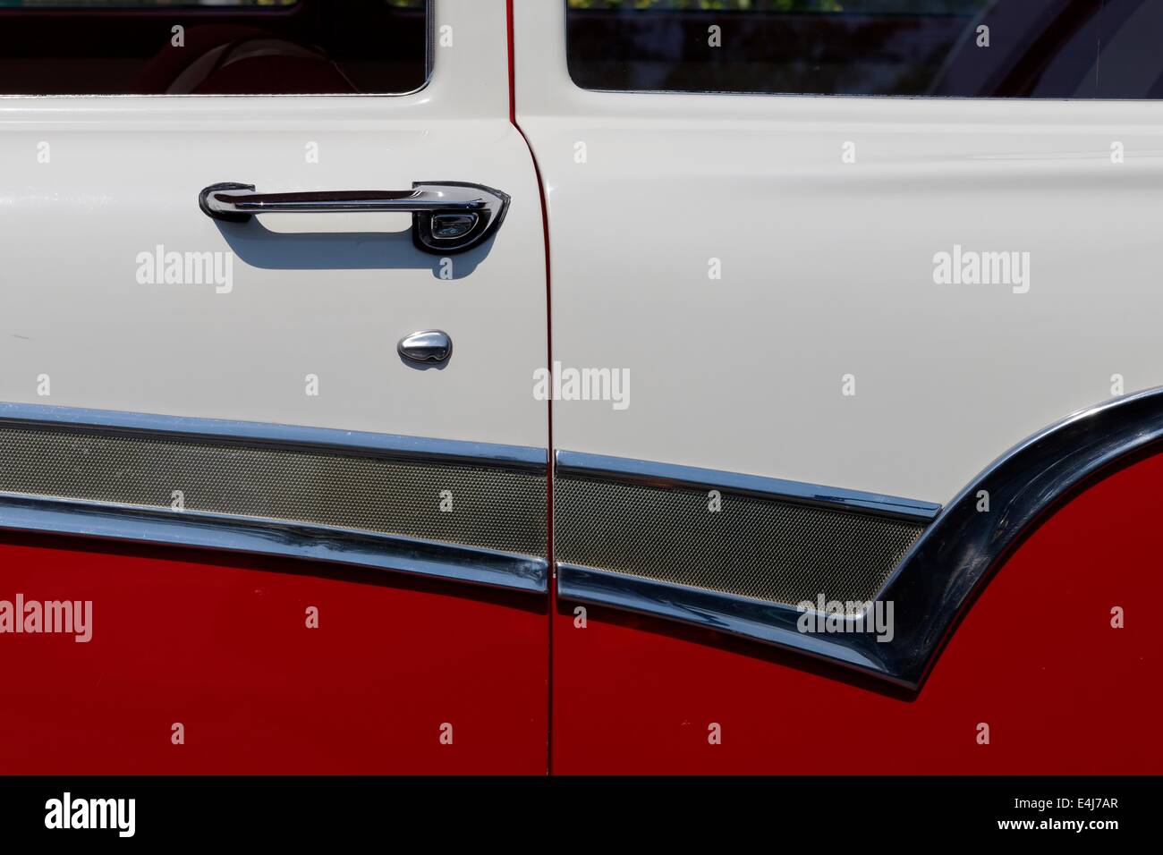 Antique car, side view Banque D'Images