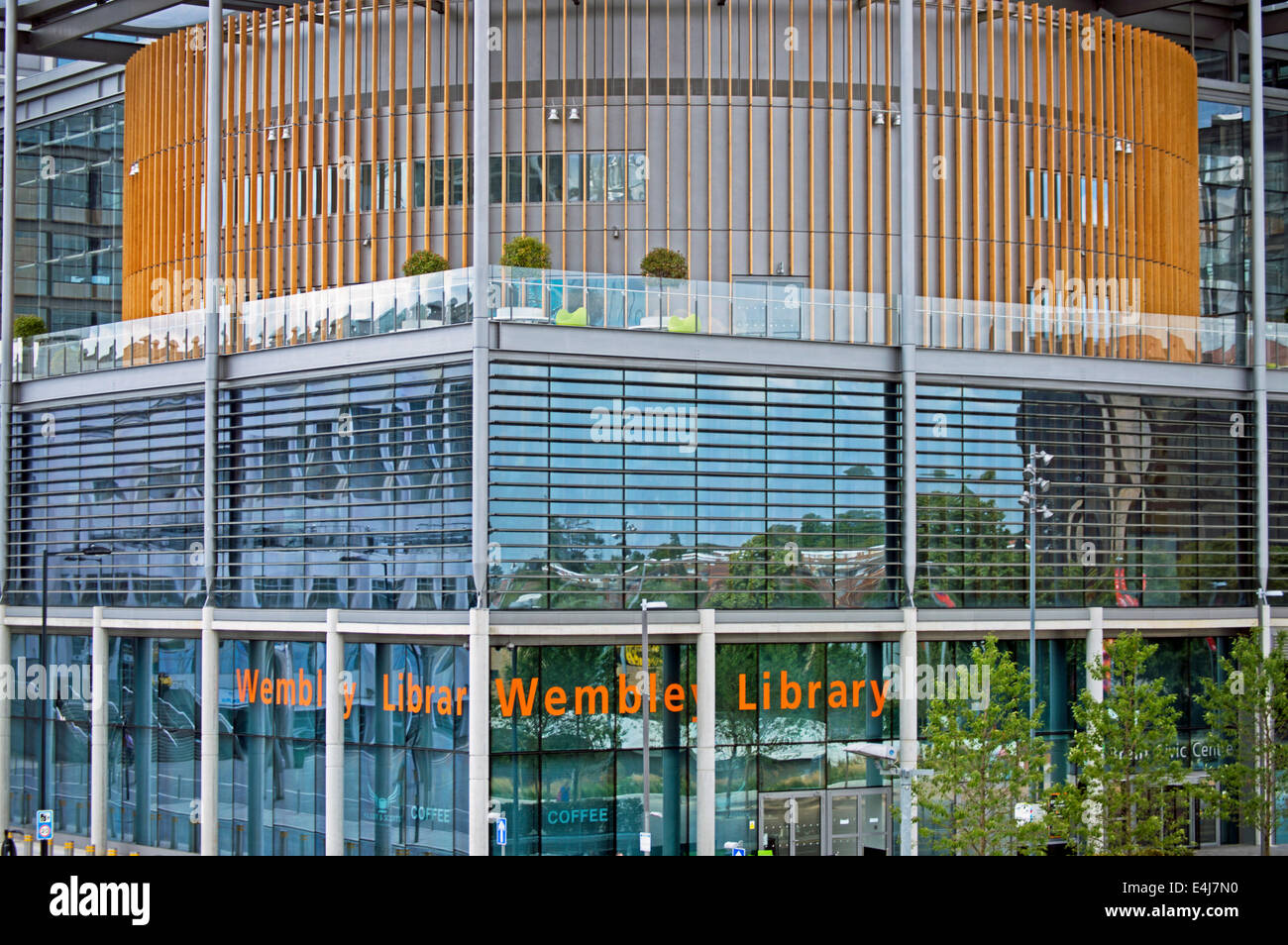 La bibliothèque de Wembley au Centre Civique de Brent, London Borough of Brent, London, Angleterre, Royaume-Uni Banque D'Images