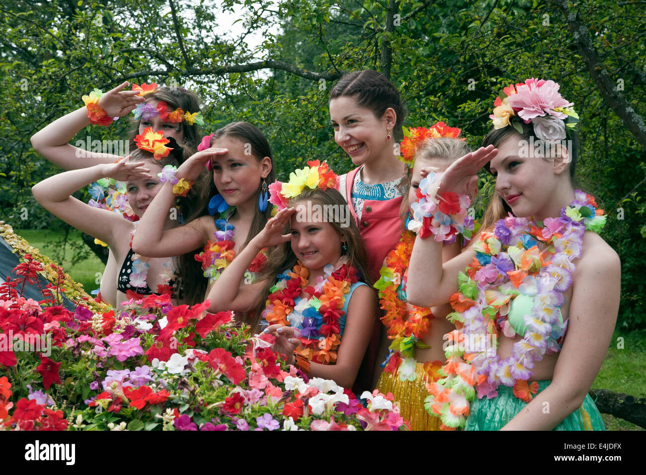 Les filles à pitstop fleurs Jardin botanique de LU Riga Lettonie Banque D'Images