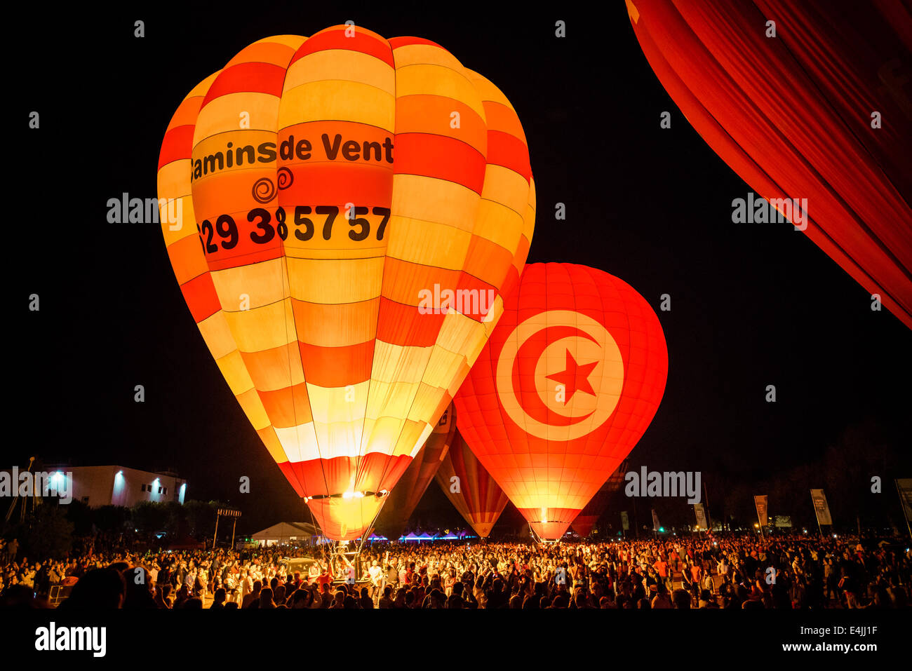 Fond Ballons à Air Chaud Ballon Lumineux De Nuit Photo Et Image en