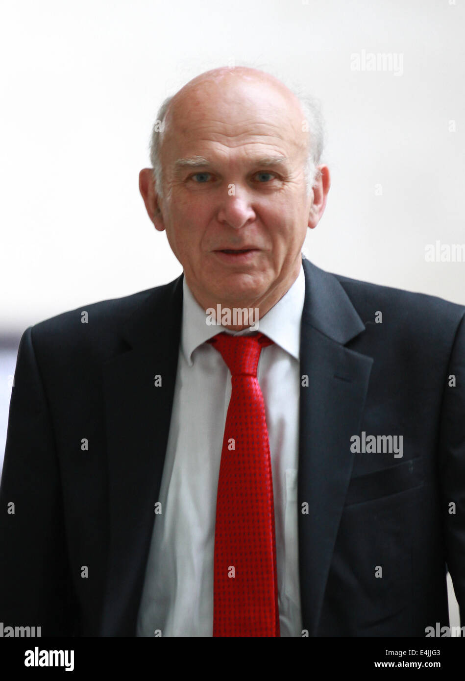 Londres, Royaume-Uni, le 13 juillet 2014. Vince Cable Secrétaire d'État pour les affaires d'arriver à la BBC pour la construction de Andrew Marr show Banque D'Images