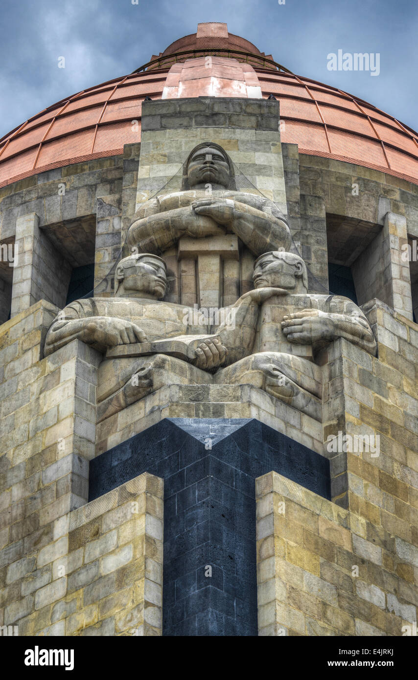 Les sculptures du Monument de la révolution mexicaine (Monumento a la Revolución Mexicana) sur la place de la République dans la ville de Mexico. Banque D'Images