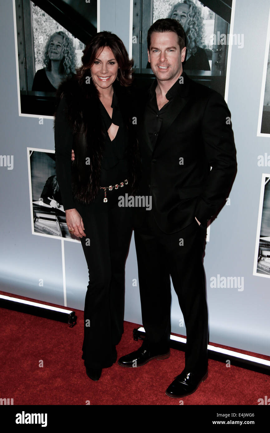 LuAnn comtesse de Lesseps (L) et Thomas Roberts assister à 'Belle - Le musical de Broadway Carole King' Soirée d'ouverture. Banque D'Images