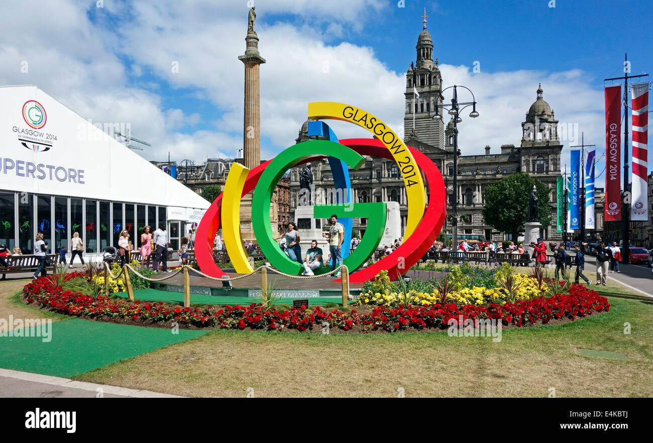 2014 Jeux du Commonwealth de Glasgow XX logo de marque de George Square Glasgow avec Superstore à gauche et la ville de Glasgow building Banque D'Images