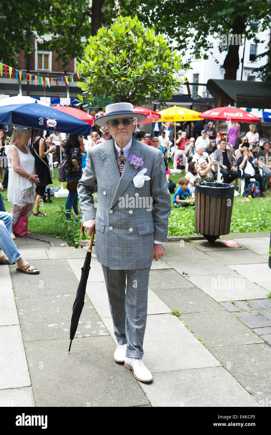 Soho, Londres, Royaume-Uni, le 13 juillet 2014. La 40e édition annuelle de Soho Fête du village. Musique live, spectacles, et d'échoppes.. Photo : Alamy Live News Banque D'Images