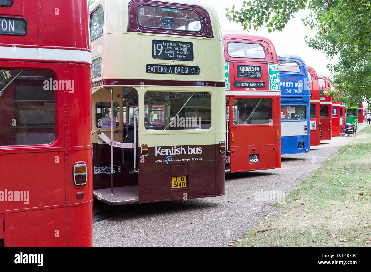 Au total, 136 ont assisté à 60 Routemasters Routemaster Finsbury Park, Londres. Banque D'Images