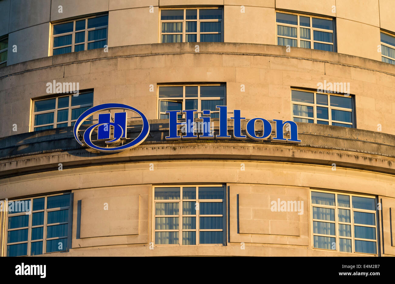Hôtel Hilton signe. Banque D'Images