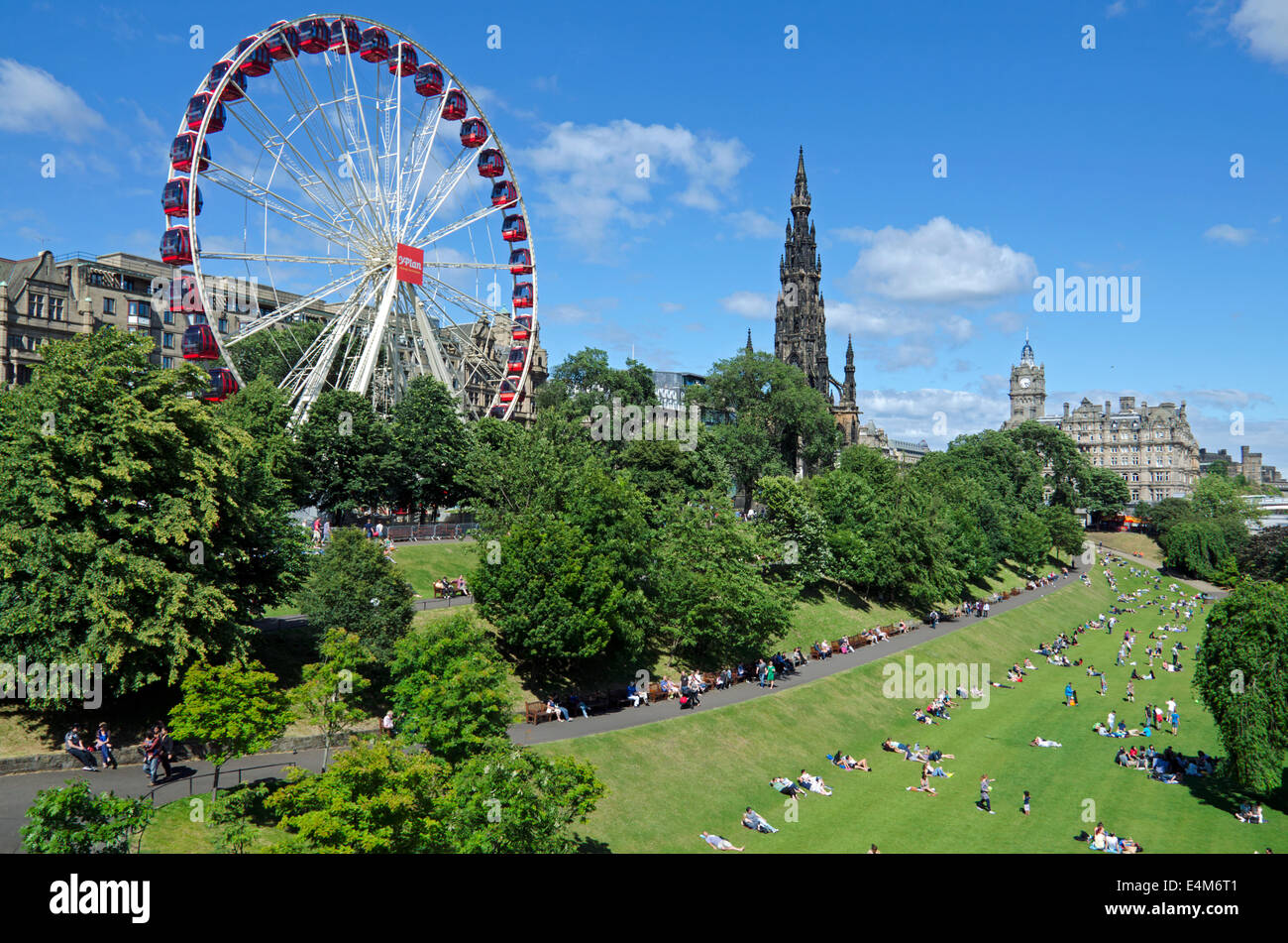 Le Festival volant apparaît pour la première fois dans les jardins de Princes Street à l'été 2014. Banque D'Images