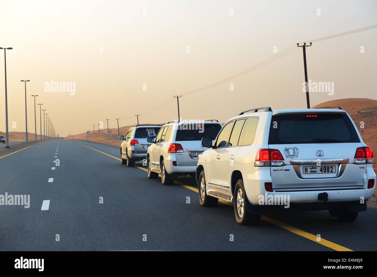 Le Dubaï Desert voyage en voiture hors-route est grande attraction de touristes à DUBAÏ, ÉMIRATS ARABES UNIS Banque D'Images