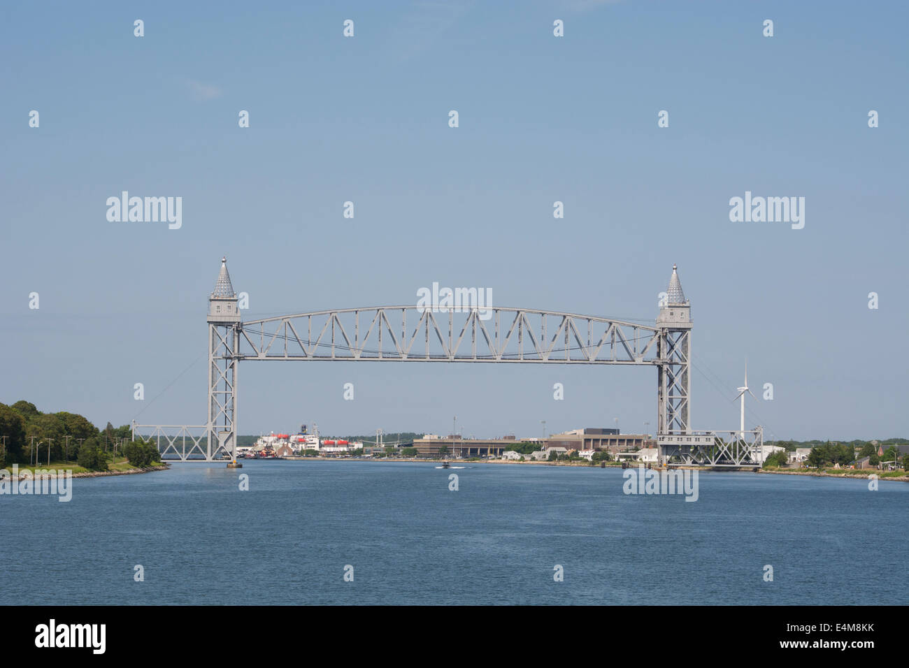 Le Massachusetts, Bourne, Atlantic Intracoastal Waterway. Cape Cod Canal, reliant la baie de Cape Cod à Buzzards Bay. Pont de chemin de fer. Banque D'Images