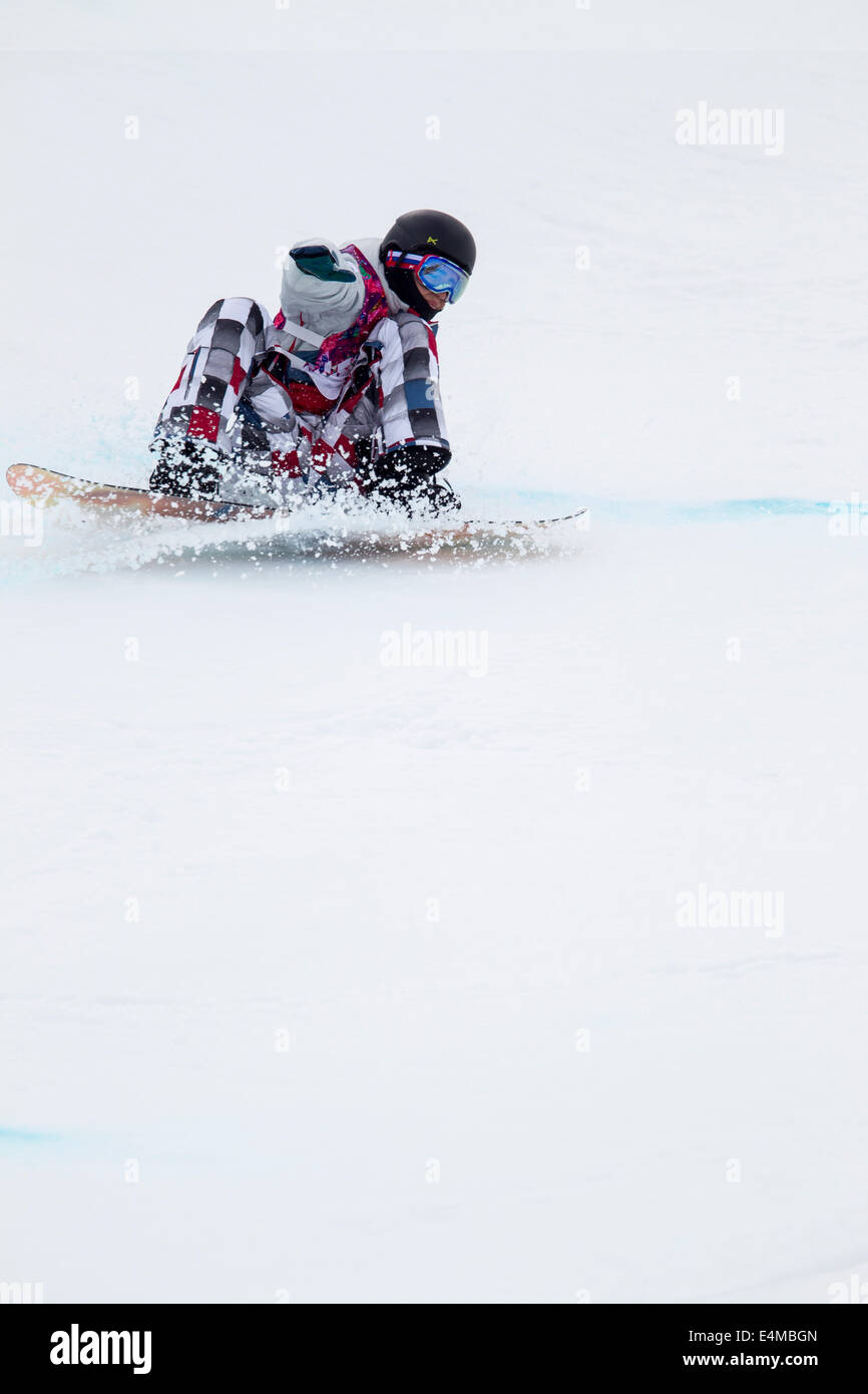 Nikita Avtaneev (RUS) en compétition en snowboard halfpipe aux Jeux Olympiques d'hiver de Sotchi en 2014, Banque D'Images