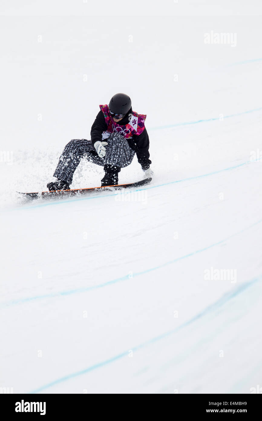 Janne Korpi (FIN) qui se font concurrence sur Men's snowboard halfpipe aux Jeux Olympiques d'hiver de Sotchi en 2014, Banque D'Images