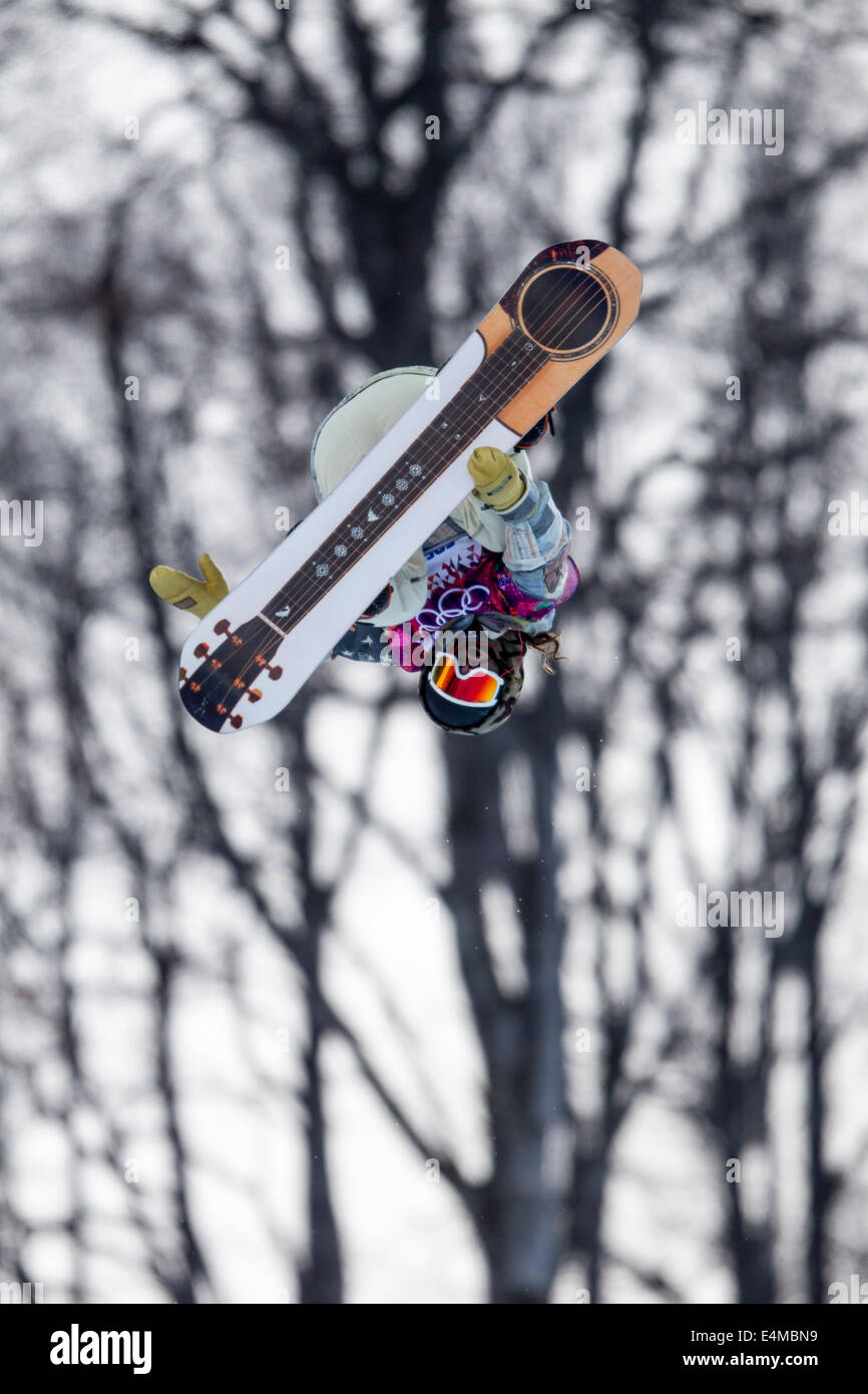 Danny Davis (USA) qui se font concurrence sur Men's snowboard halfpipe aux Jeux Olympiques d'hiver de Sotchi en 2014, Banque D'Images
