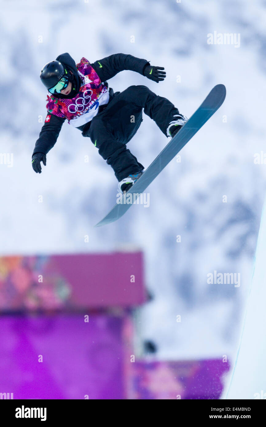 Jan Scherrer (SUI) qui se font concurrence sur Men's snowboard halfpipe aux Jeux Olympiques d'hiver de Sotchi en 2014, Banque D'Images