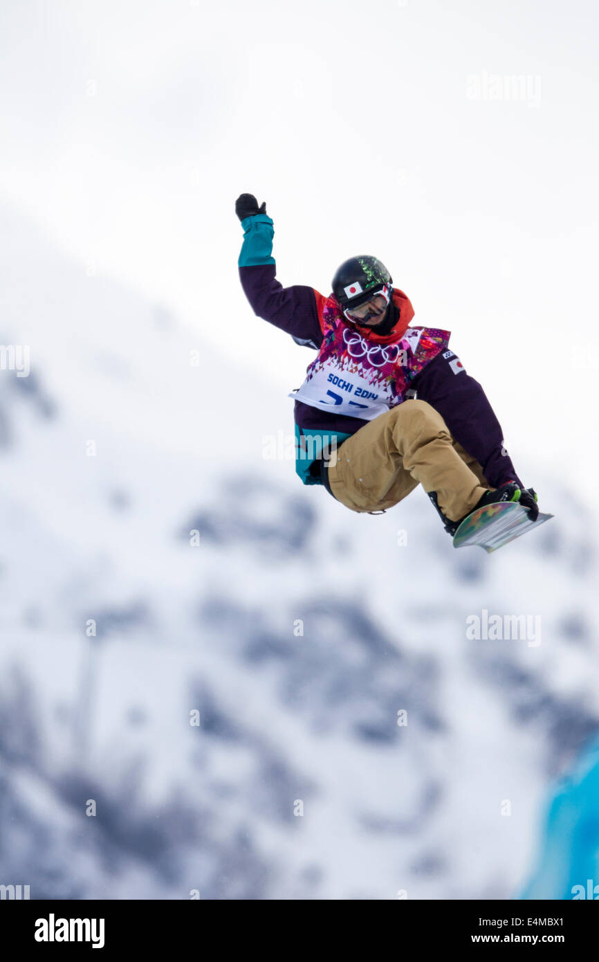 Nedefuji Ayumu (JPN) en compétition en snowboard halfpipe aux Jeux Olympiques d'hiver de Sotchi en 2014, Banque D'Images