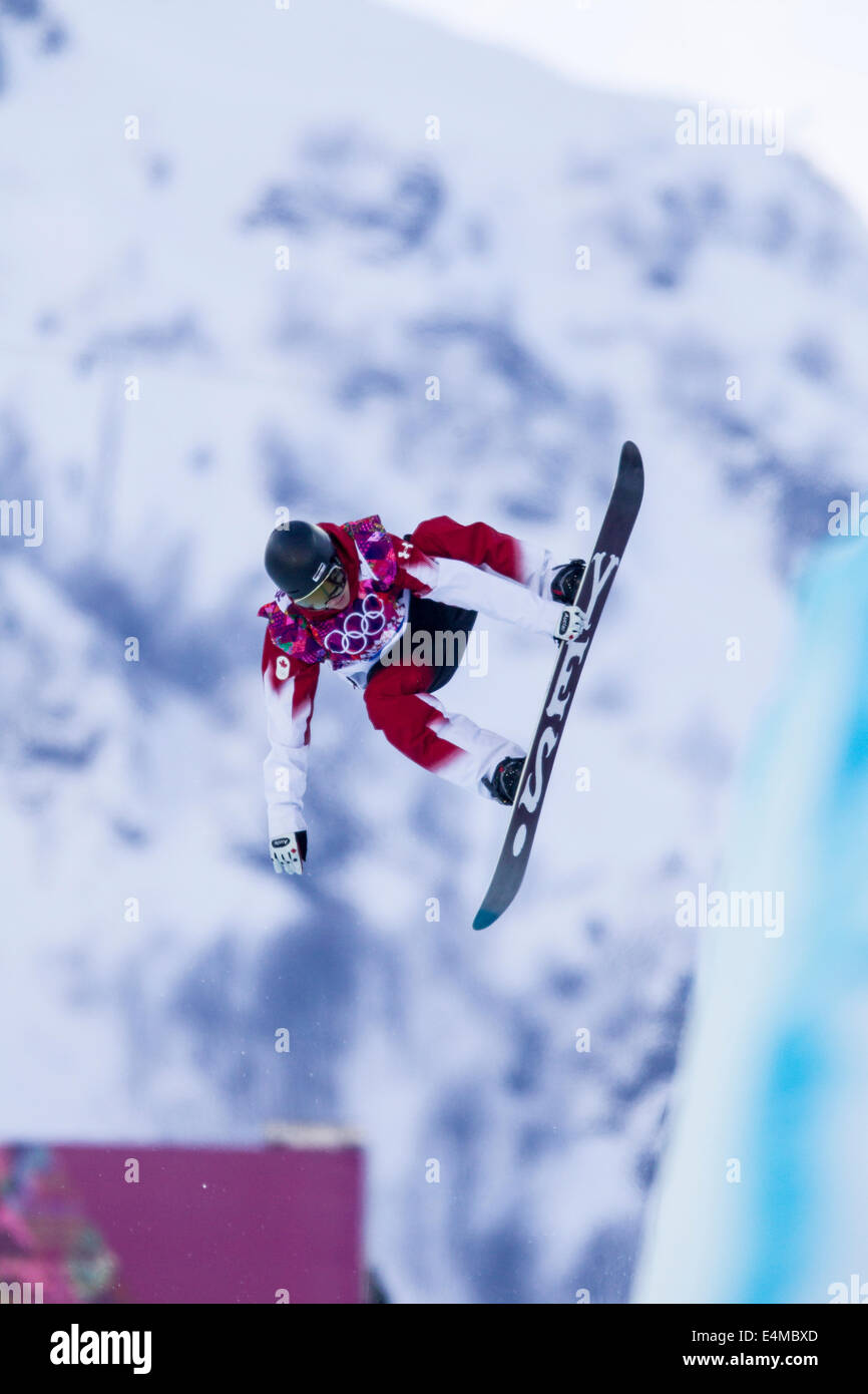 Crispin Lipscomb (CAN) qui se font concurrence sur Men's snowboard halfpipe aux Jeux Olympiques d'hiver de Sotchi en 2014, Banque D'Images