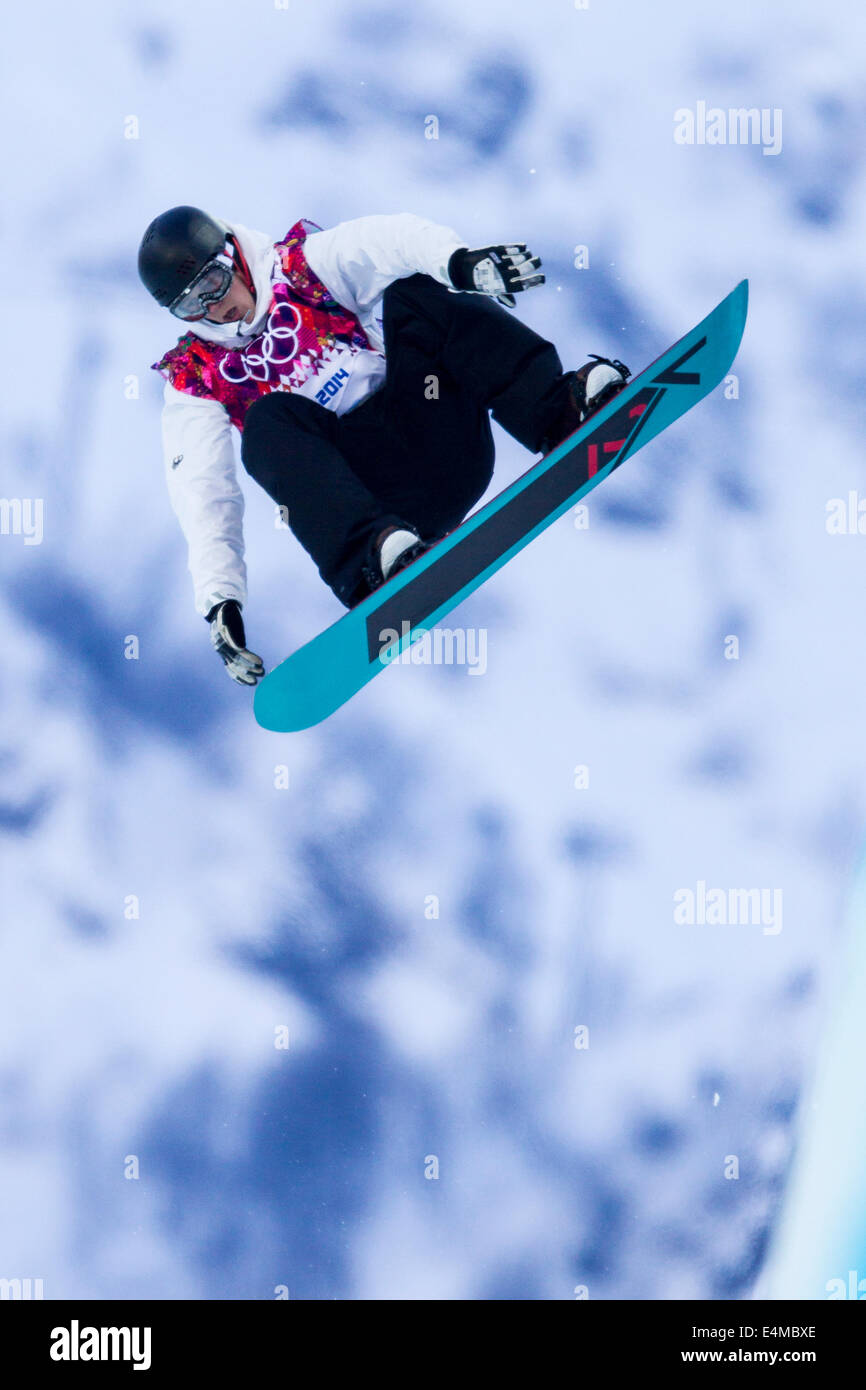 Hoepfl Johannes (GER) qui se font concurrence sur Men's snowboard halfpipe aux Jeux Olympiques d'hiver de Sotchi en 2014, Banque D'Images