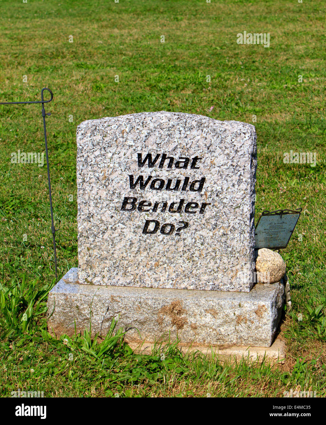 Pierre tombale avec l'inscription 'Que faire ?''Bender Banque D'Images