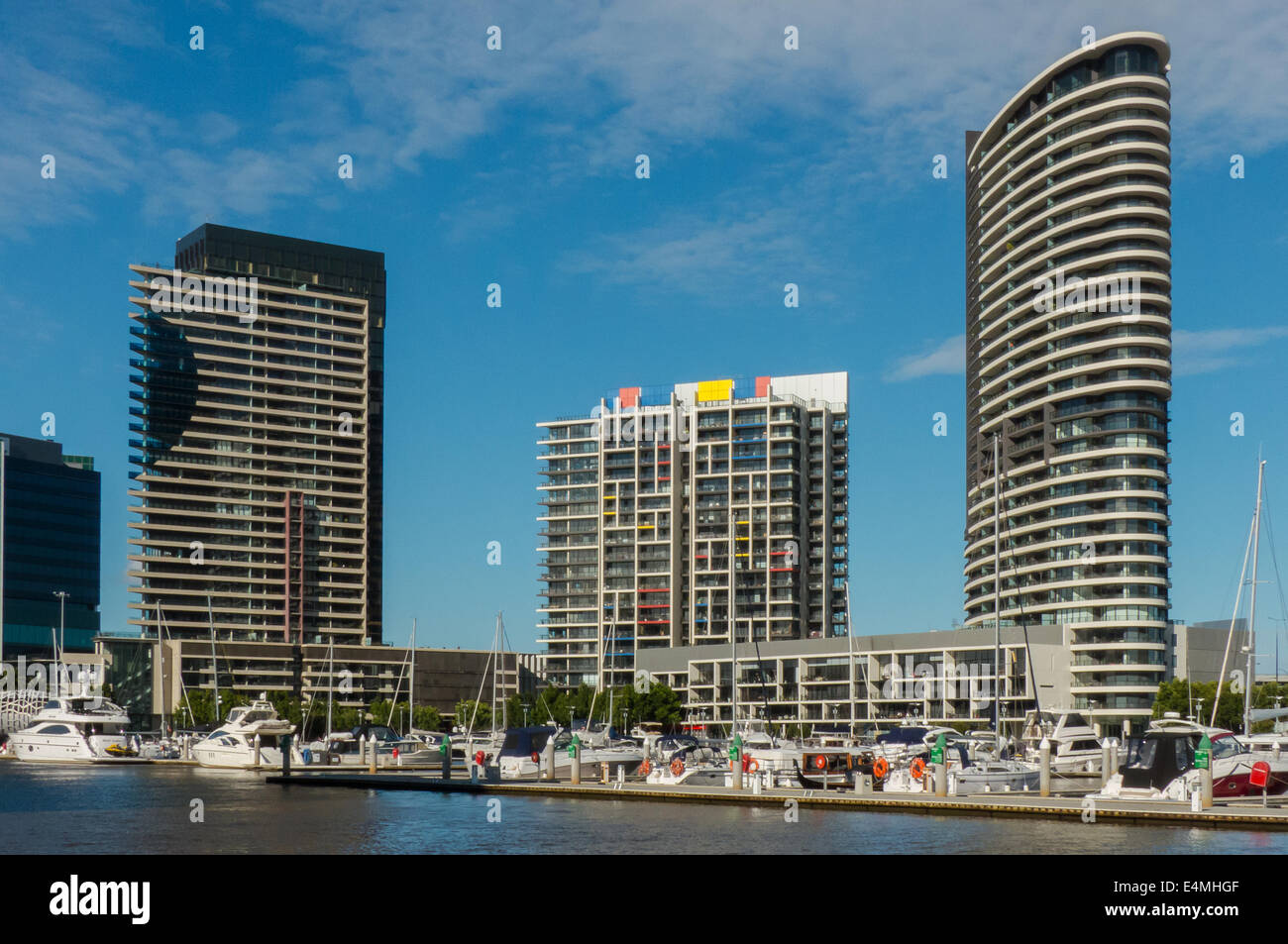 Appartements en bord de rivière Yarra, Melbourne, Victoria, Australie Banque D'Images