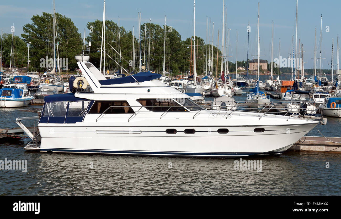 Blanc moderne bateau à grande vitesse Banque D'Images