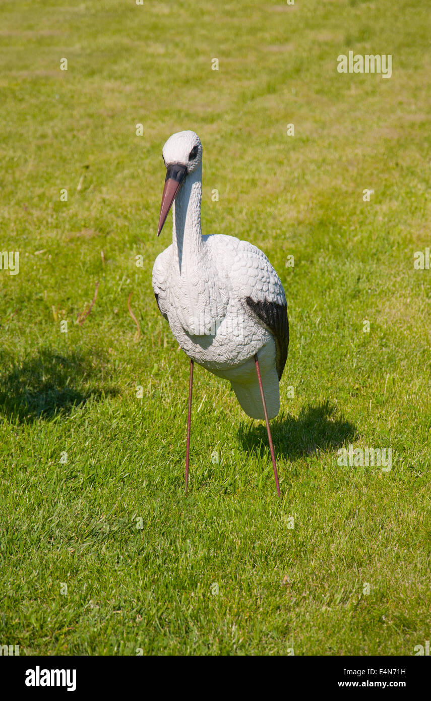 Stork - un élément de l'aménagement paysager de jardin Banque D'Images