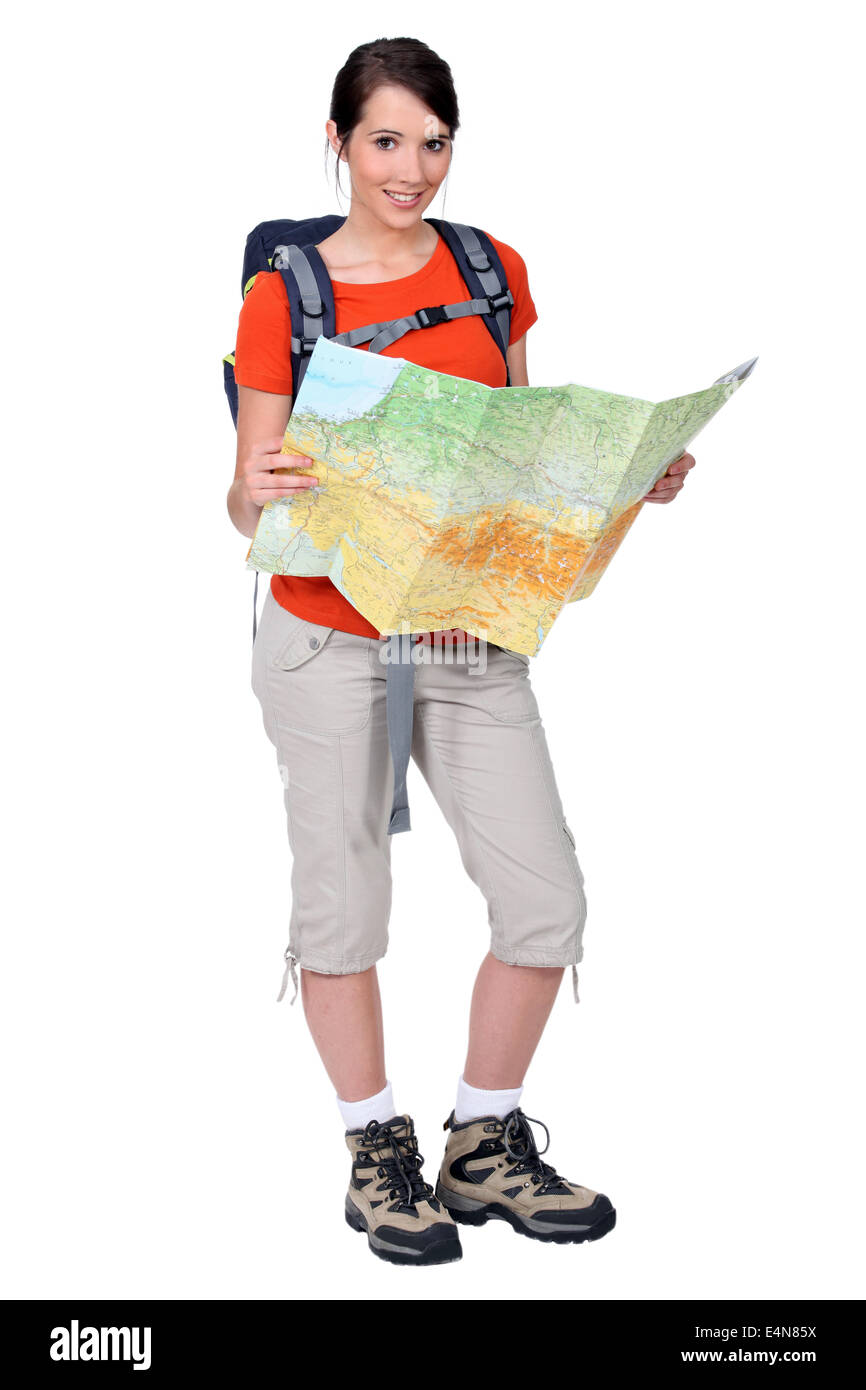 Étudier une carte backpacker femelle Banque D'Images