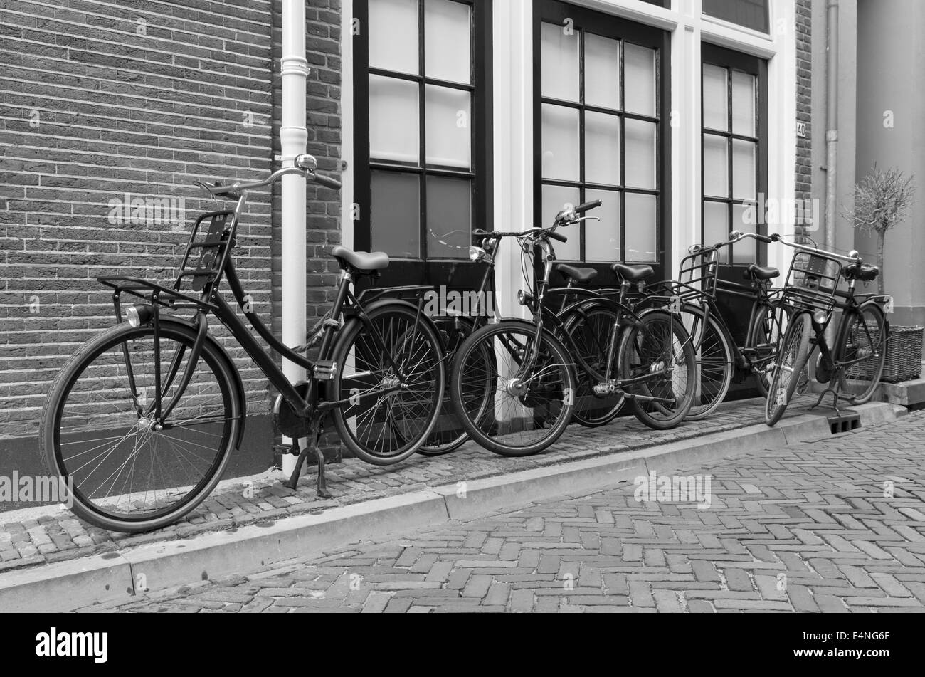 Des vélos vintage dans une rue à Deventer, Pays-Bas Banque D'Images