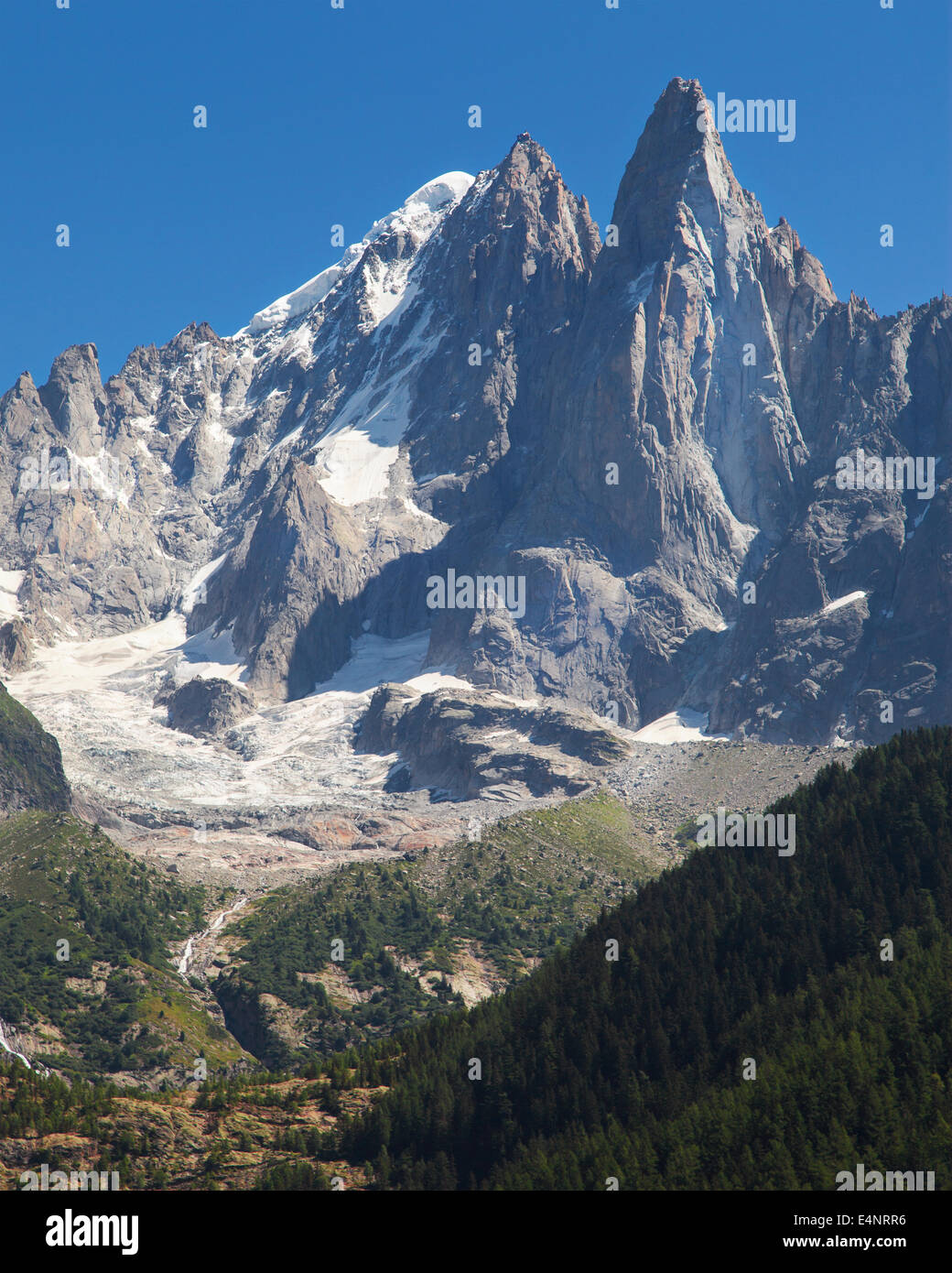 Les Drus dans le massif du Mont Blanc, Haute-Savoie, France. Banque D'Images