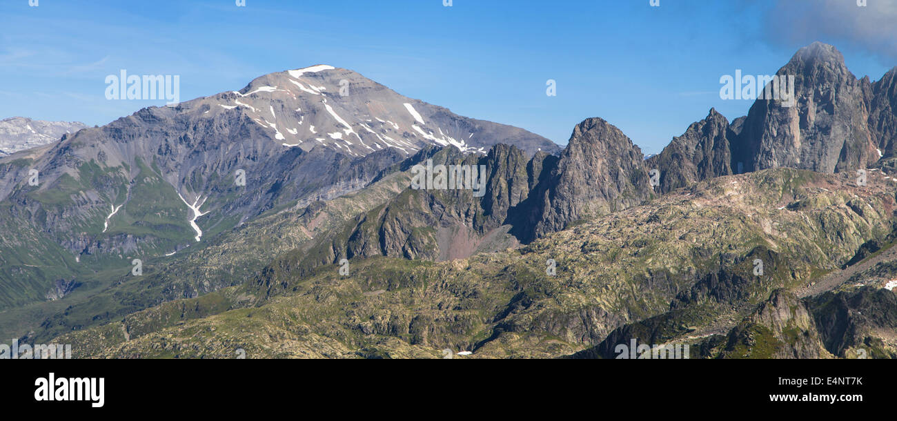 Le mont Buet et l'Aiguille du pouce du Brévent, Haute-Savoie, France. Banque D'Images