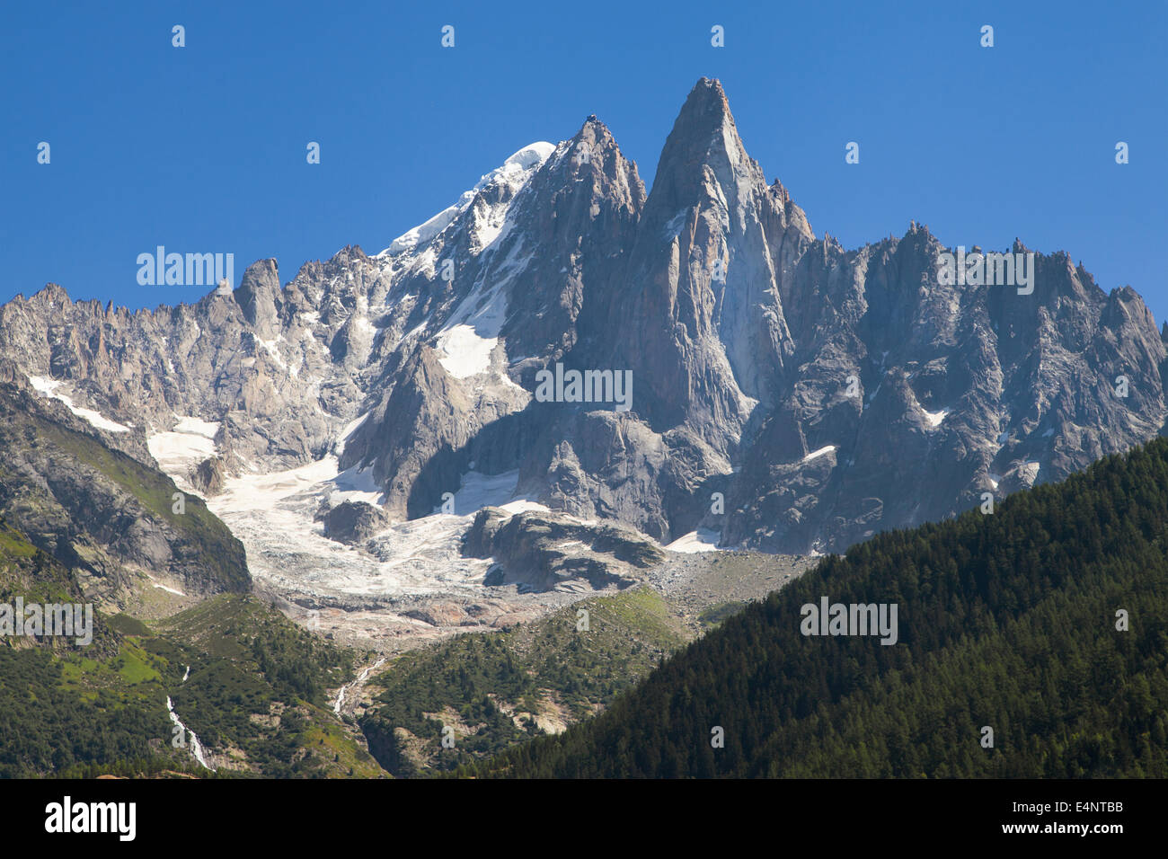 Aiguille Verte et Les Drus dans le massif du Mont Blanc, Haute-Savoie, France. Banque D'Images