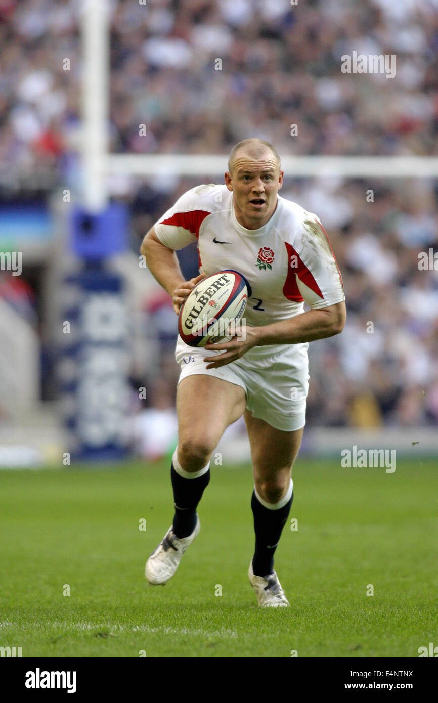 11.03.2007 : Twickenham, Middx, Angleterre. Centre anglais Mike Tindall s'exécute avec la balle pendant le tournoi des Six Nations International entre l'Angleterre et la France, a joué à Twickenham. L'Angleterre a gagné le match 26 - 18 Banque D'Images