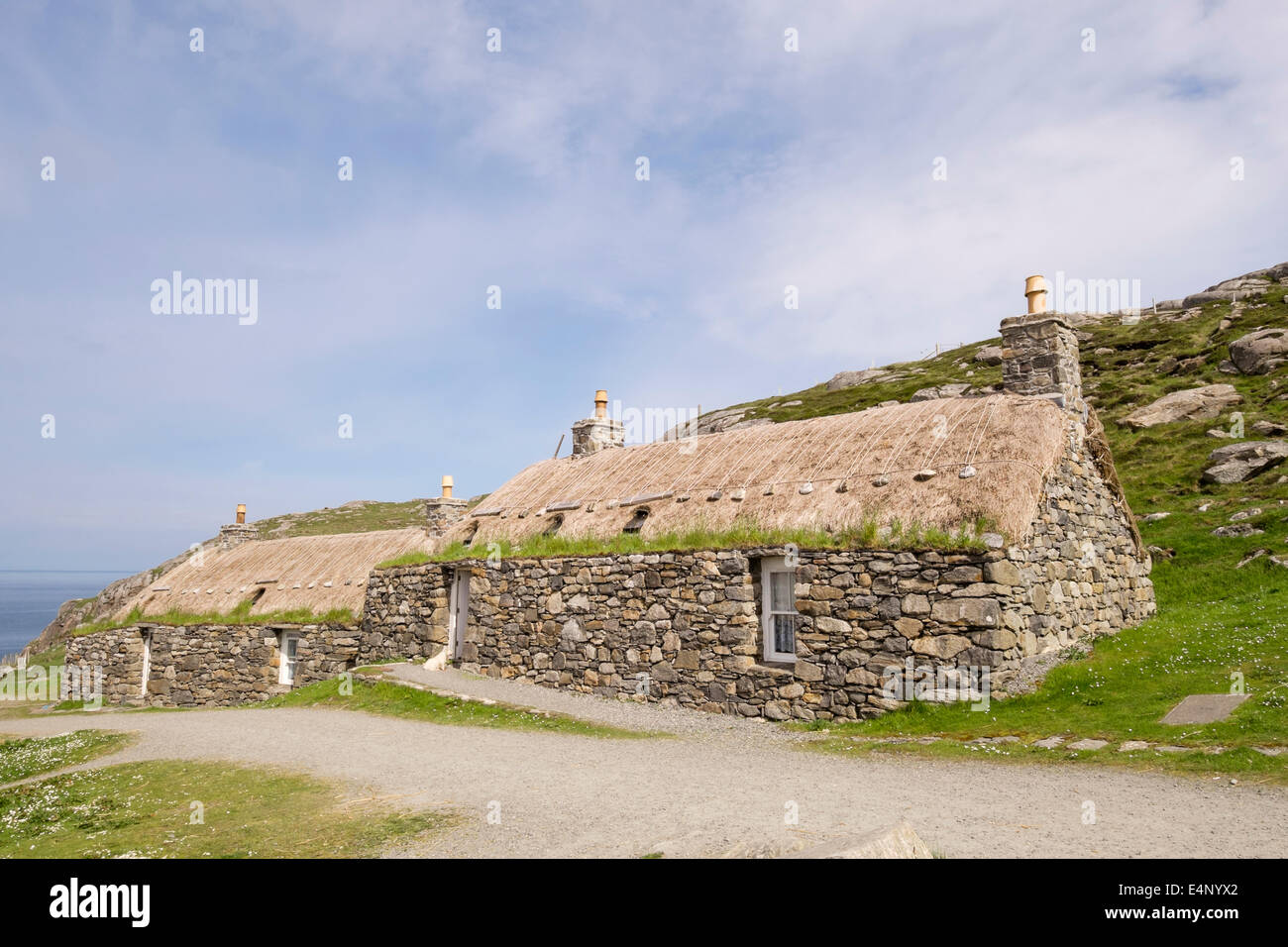 Crofts restauré comme une auberge à Na Gearrannan Blackhouse Village Garenin Isle Of Lewis Outer Hebrides Western Isles Scotland UK Banque D'Images