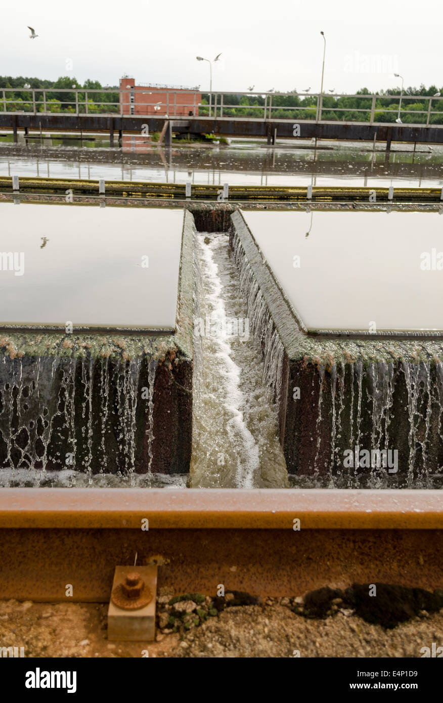 Des eaux usées à Colon radiale primaire l'usine de traitement des eaux d'égout. Banque D'Images