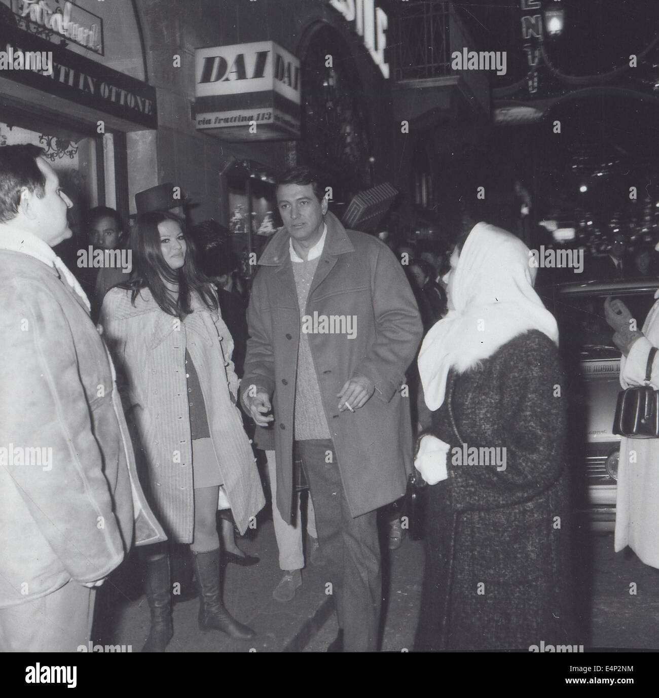CLAUDIA CARDINALES avec Rock Hudson en Italie à la star dans le film italien un couple tranquille. © Interfoto/Globe Photos/ZUMA/Alamy Fil Live News Banque D'Images