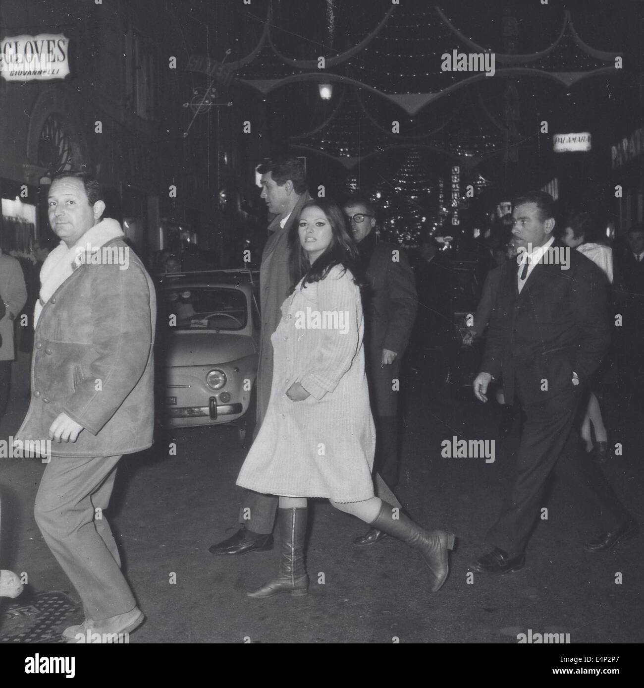 CLAUDIA CARDINALES avec Rock Hudson en Italie à la star dans le film italien un couple tranquille. © Interfoto/Globe Photos/ZUMA/Alamy Fil Live News Banque D'Images