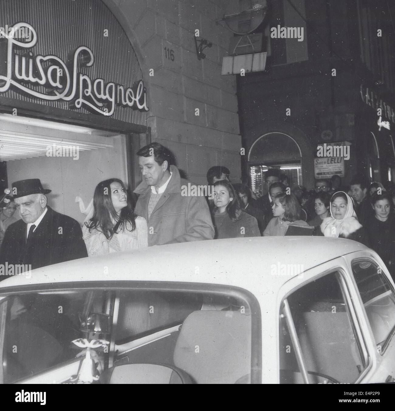 CLAUDIA CARDINALES avec Rock Hudson en Italie à la star dans le film italien un couple tranquille. © Interfoto/Globe Photos/ZUMA/Alamy Fil Live News Banque D'Images