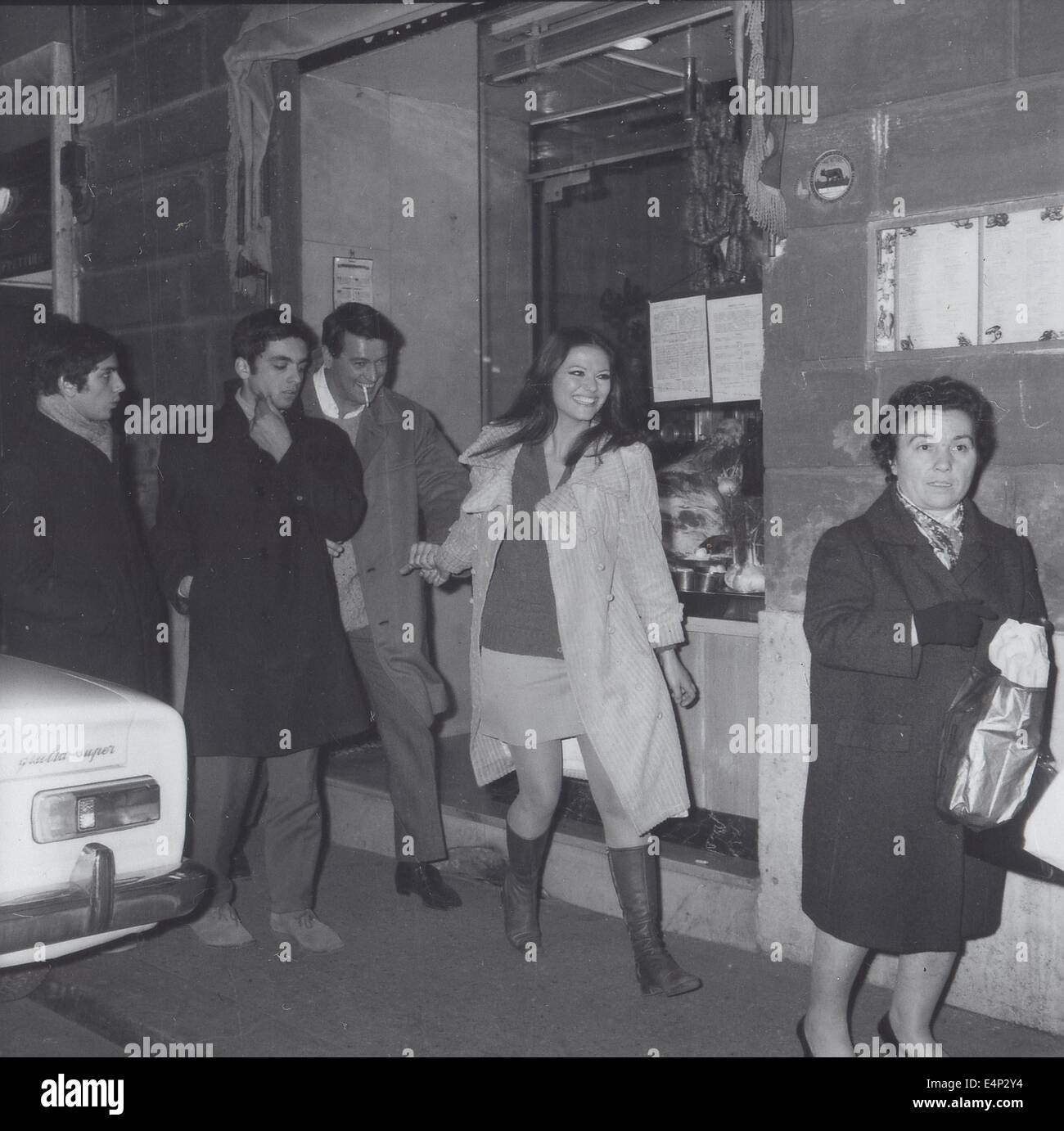 CLAUDIA CARDINALES avec Rock Hudson en Italie à la star dans le film italien un couple tranquille. © Interfoto/Globe Photos/ZUMA/Alamy Fil Live News Banque D'Images