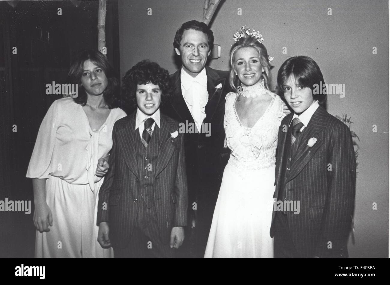 SUZANNE SOMERS.Caption : Suzanne Somers et Alan Hamel Wedding.Fourni