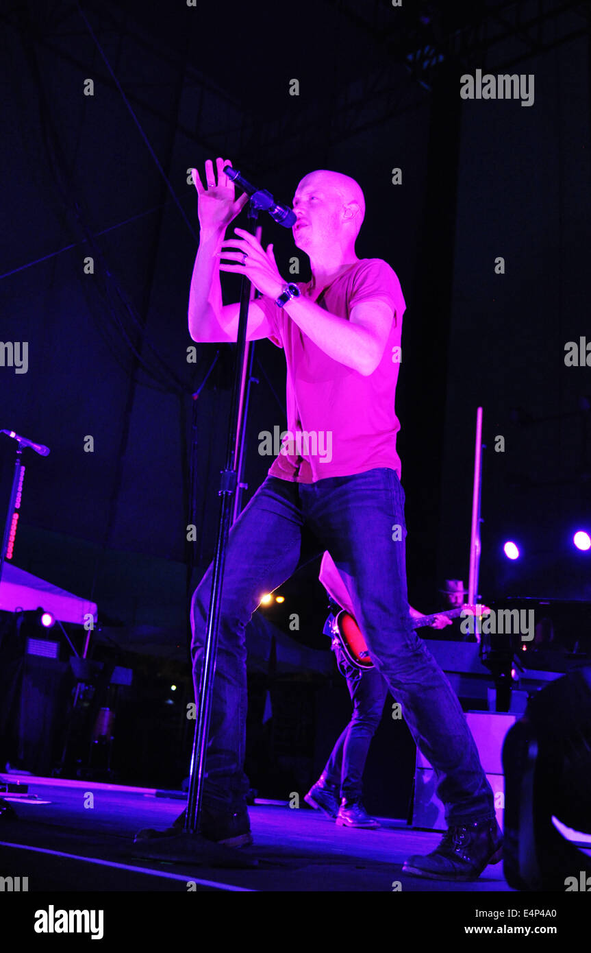 Raleigh, NC, USA. 14 juillet, 2014. ISAAC SLADE chanteur du groupe de rock "La mêlée à l' amphithéâtre Red Hat. © Tina Fultz/ZUMA/Alamy Fil Live News Banque D'Images