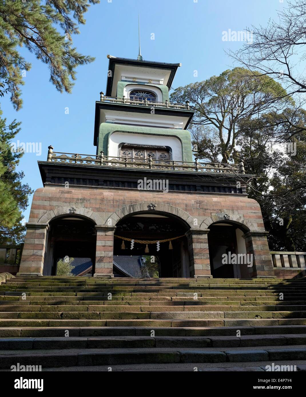 Portail de l'Oyama JInja (Oyama Shrine) dans la ville de Kanazawa, Ishikawa Prefecture, Japan Banque D'Images