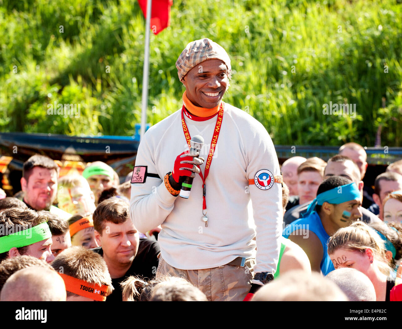 La foule au début de la Whistler Vancouver Tough Mudder événement. Banque D'Images