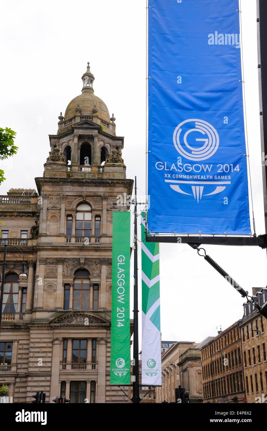 Blue and Green Glasgow 2014 bannières des jeux du commonwealth à George Square, Glasgow, Ecosse Banque D'Images