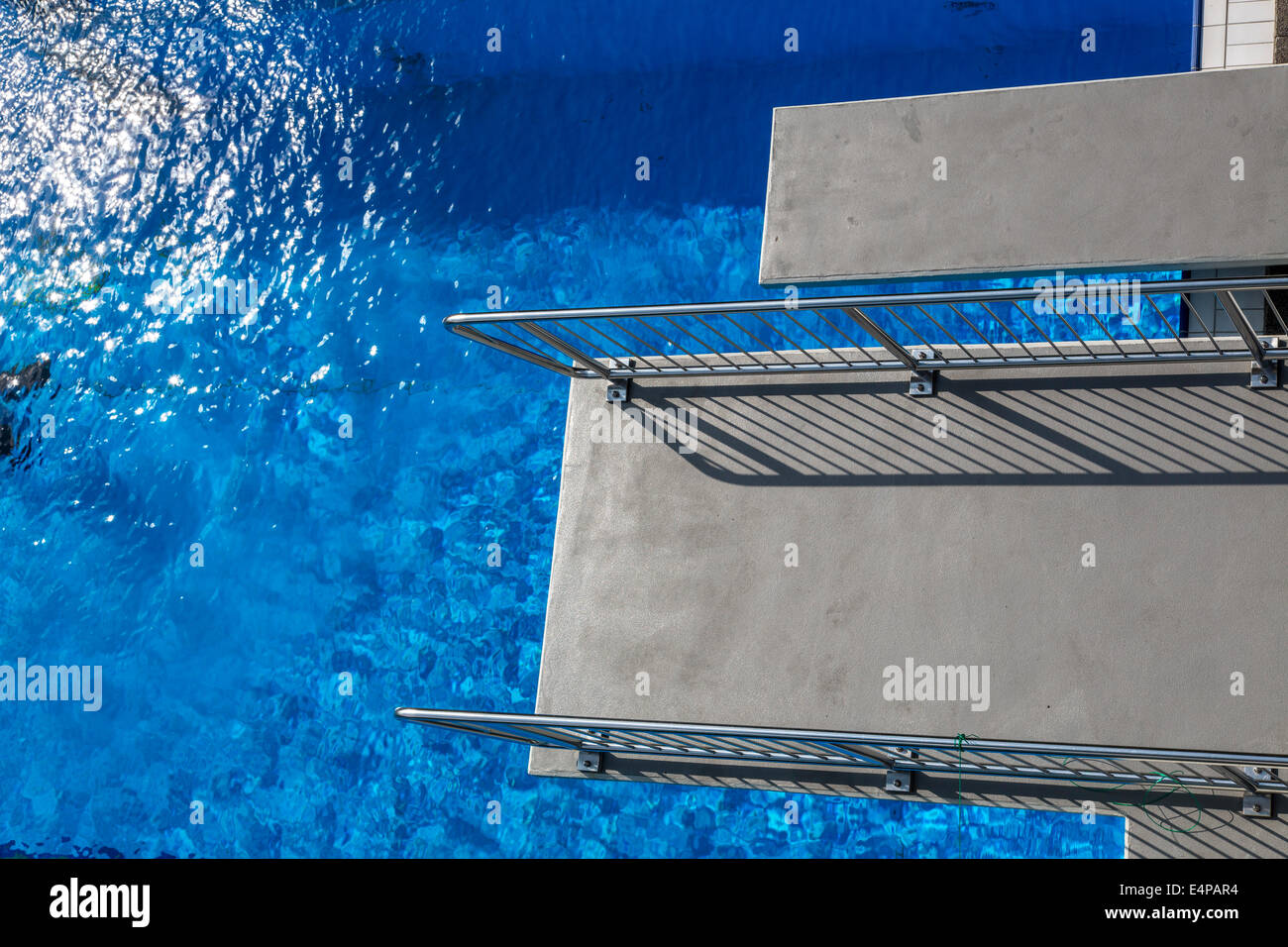 Tour de plongeon tremplin, 5 mètres plongeoir d'une piscine, Banque D'Images