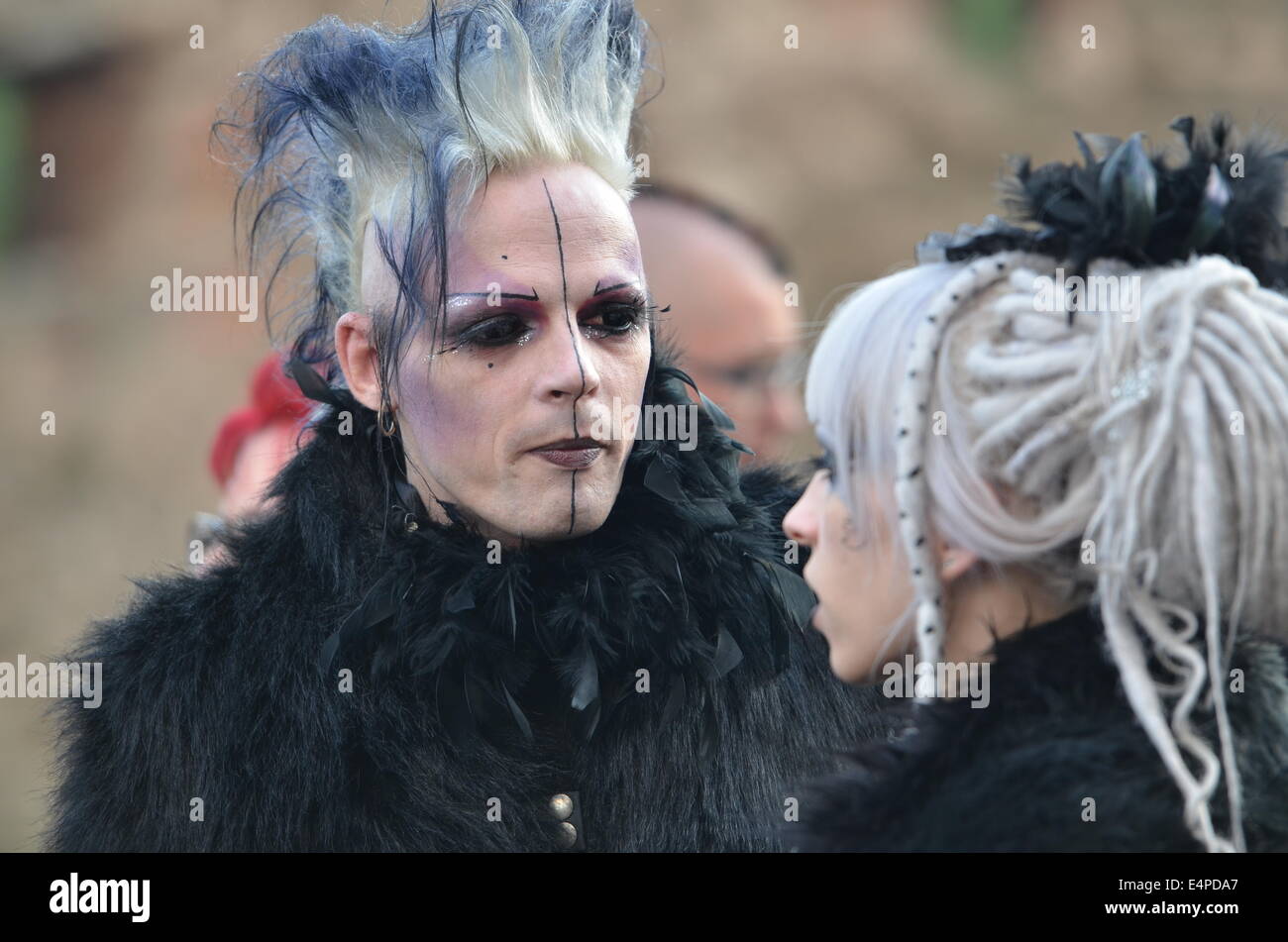 Les participants du festival indépendant dark Castle Party Banque D'Images