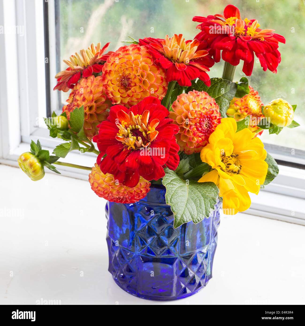 Home style automne bouquet avec des fleurs de jardin. Banque D'Images